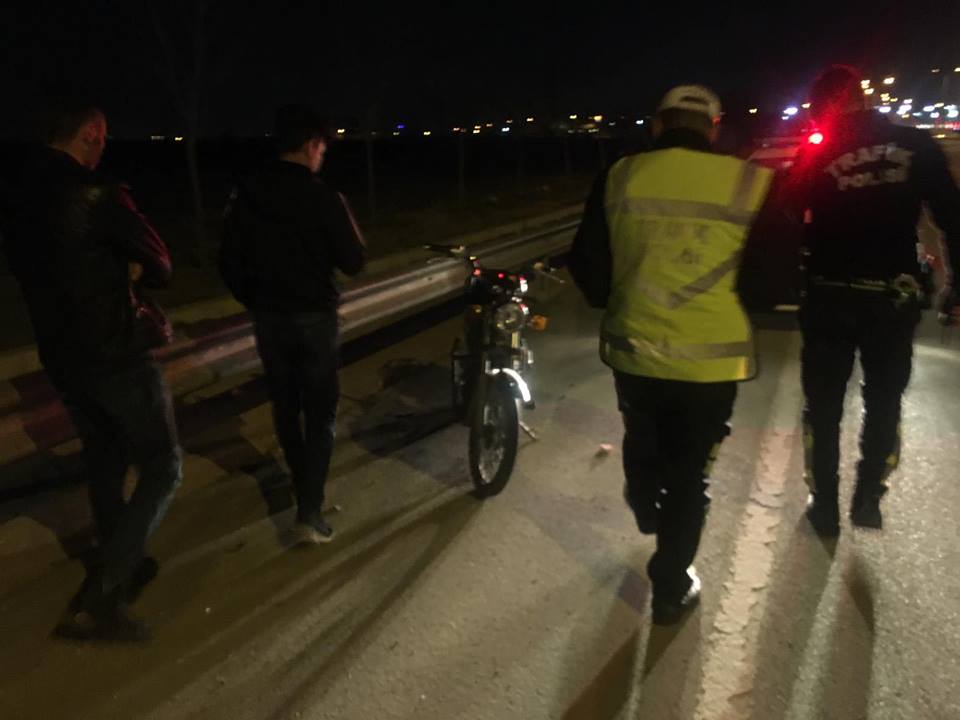 Karaman'da Bariyere Çarpan Genç Yaralandı resim