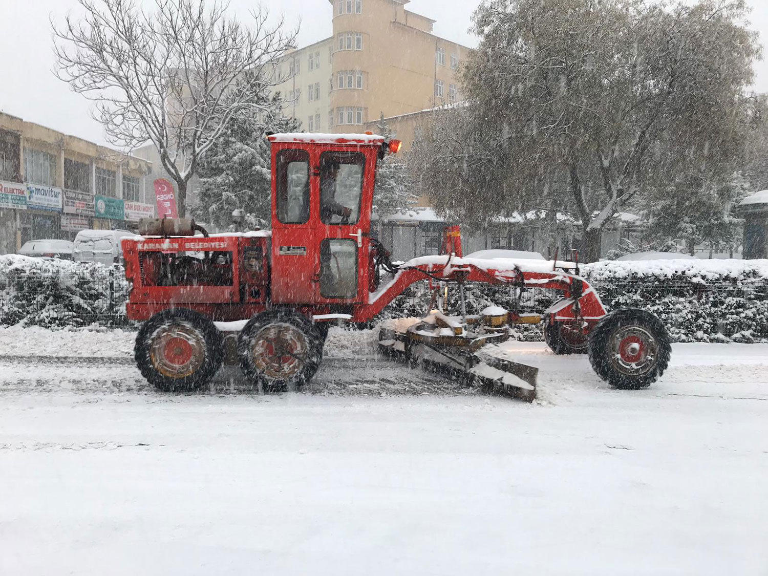 Kar temizleme çalışmaları devam ediyor resim