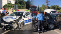 Karaman'da polis aracı ile otomobil çarpıştı! 2'si polis 3 kişi yaralandı